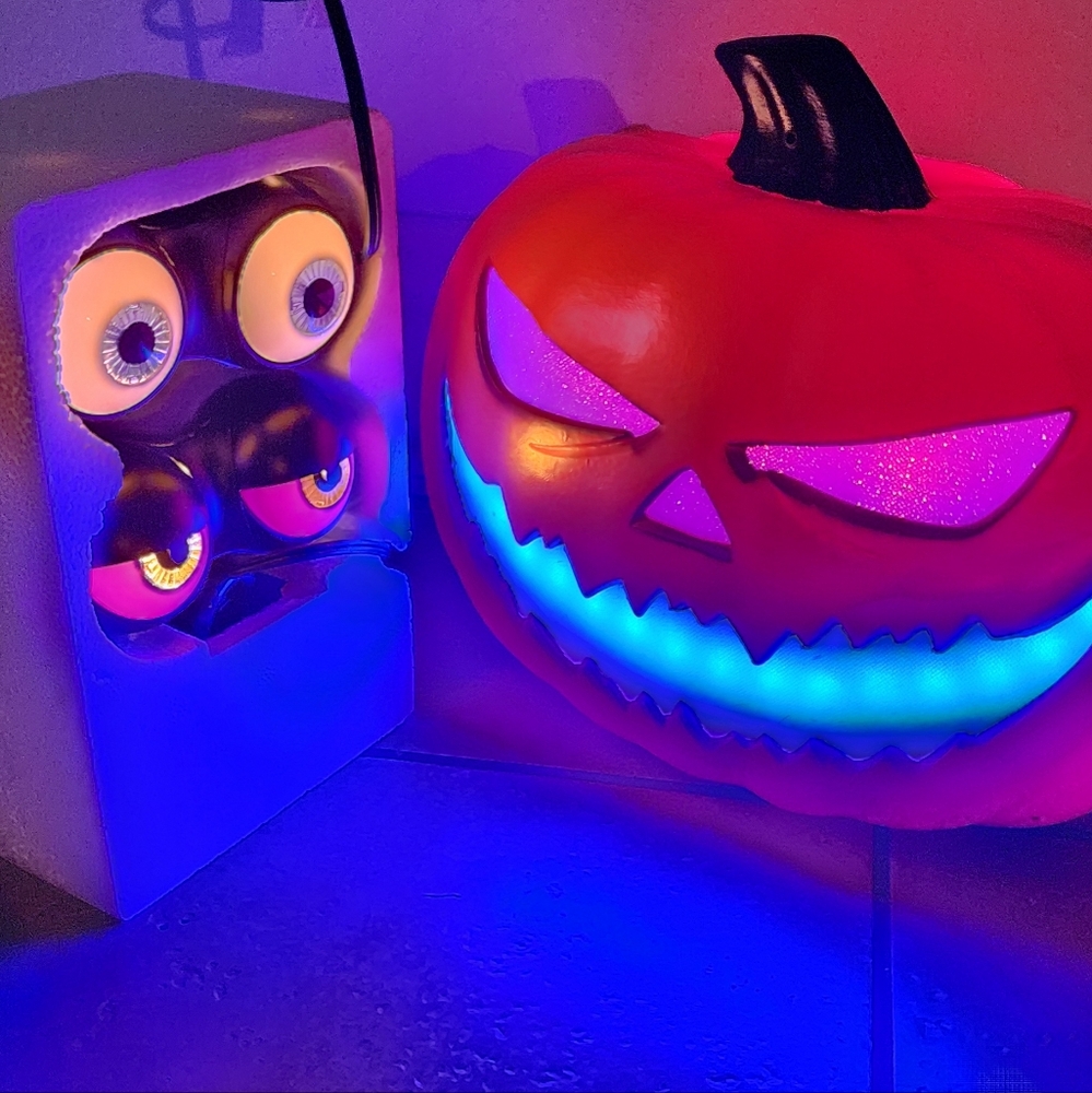 Halloween spooky flashing eyes & jack-o-latern motion activated